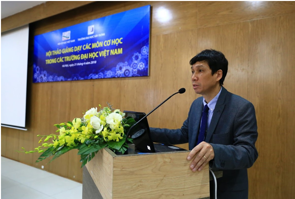 Giáo sư-tiến sỹ Đinh Văn Phong - Phó Chủ tịch Hội Cơ học Việt Nam, phát biểu khai mạc hội thảo. Chia sẻ thông tin về giảng dạy cơ học trong trường đại học Việt Nam ảnh 2