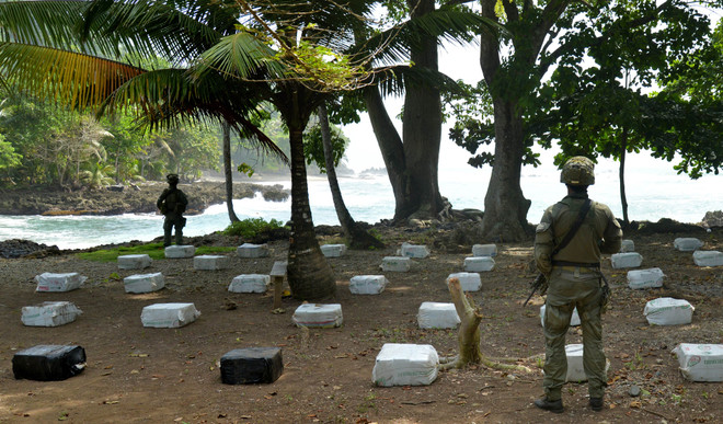 Colombia tịch thu gần 6 tấn cocaine giấu trong tàu bán ngầm ảnh 1