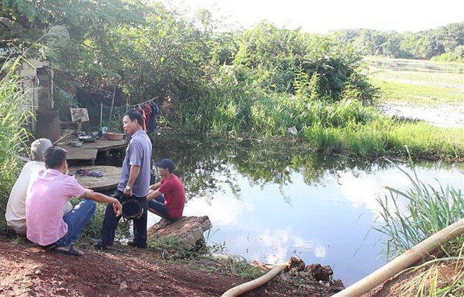 Trốn mẹ đang ngủ trưa ra hồ chơi, 2 chị em đuối nước thương tâm ảnh 1