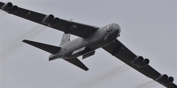 The Diplomat: Máy bay ném bom B-52H của Mỹ bay qua Biển Hoa Đông ảnh 1