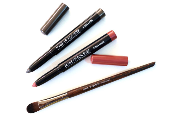 Bí quyết giúp bạn đi chúc Tết cả ngày không lo lớp trang điểm phai màu ảnh 4