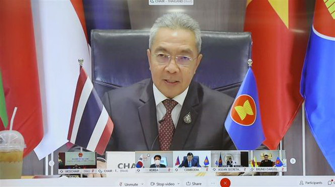 Đại biểu Thái Lan phát biểu trực tuyến. (Ảnh: Văn Điệp/TTXVN) ASEAN+3 về các vấn đề công vụ diễn ra theo hình thức trực tuyến ảnh 1