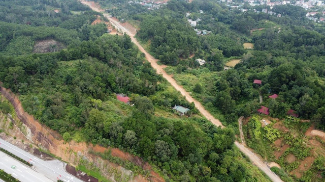 Dự án xây dựng đường tránh Thành phố Cao Bằng đi qua địa phận phường Duyệt Trung, Tân Giang, Hòa Chung và Sông Hiến. (Ảnh: Chu Hiệu/TTXVN) ttxvn-dau_tu_xay_dung.jpg