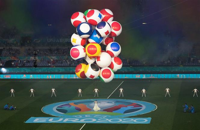 Lễ khai mạc EURO 2020 được tổ chức hoành tráng và rực rỡ sắc màu ảnh 1