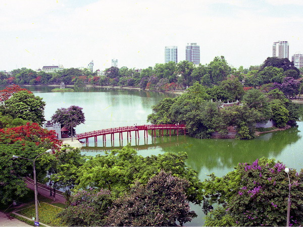 Miền Bắc ngày nắng, tối có mưa rải rác, miền Trung nắng đẹp ảnh 1