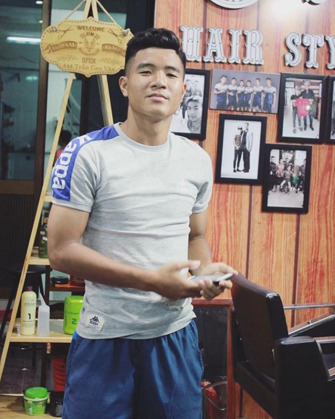 Mê mẩn với phong cách thời trang của những người hùng U23 Việt Nam ảnh 26