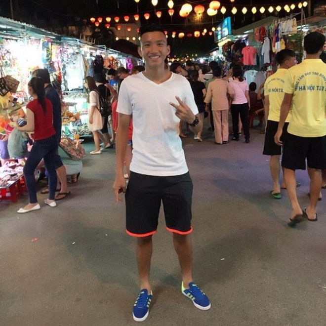 Mê mẩn với phong cách thời trang của những người hùng U23 Việt Nam ảnh 35