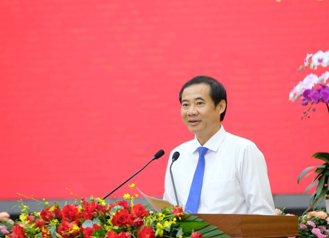 Ông Nguyễn Thái Học, quyền Bí thư Tỉnh ủy Lâm Đồng, phát biểu chỉ đạo, giao nhiệm vụ cho các cán bộ được điều động, bổ nhiệm giữ chức vụ mới. (Ảnh: Nguyễn Dũng/TTXVN) ttxvn-dieu dong can bo 3.jpg