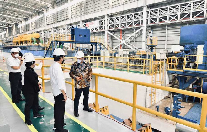 Tổng thống Jokowi tại nhà máy thép. (Nguồn: beritasatu.com) Indonesia khánh thành nhà máy thép hiện đại thứ hai thế giới ảnh 1