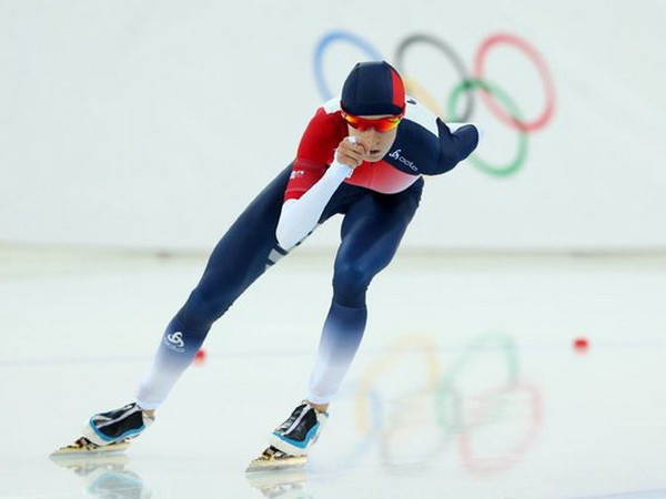 Ngôi sao trượt băng tốc độ Séc đánh bật "lốc Da cam" ảnh 1