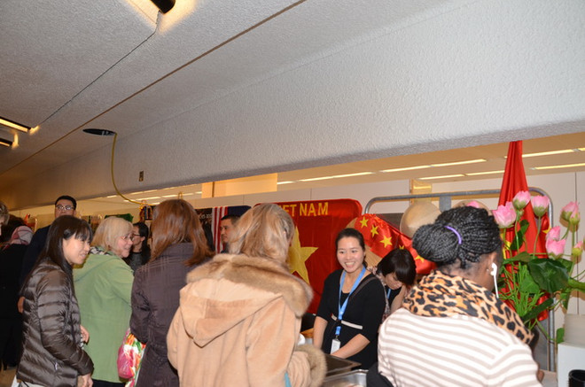 Việt Nam dự Hội chợ Bazaar nhằm gây quỹ cho trẻ em khuyết tật ảnh 1