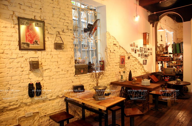 Độc càphê lưu giữ nét văn hóa bao cấp giữa lòng Hà Nội ảnh 2