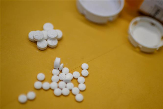 Thuốc giảm đau opioid trong một đơn thuốc tại Washington DC.. (Ảnh: AFP/TTXVN) Mỹ: Nhiều bang chưa quyết định tham gia vụ dàn xếp bê bối thuốc Opioid ảnh 1