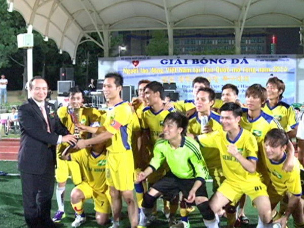 Sôi động giải bóng đá cho lao động Việt Nam tại Hàn Quốc ảnh 1