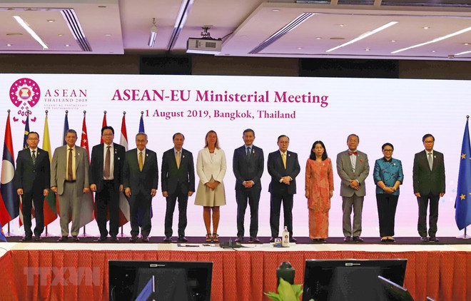 Hội nghị Bộ trưởng Ngoại giao ASEAN-EU năm 2019. (Ảnh: Hữu Kiên/TTXVN) Liên minh châu Âu khẳng định ủng hộ vai trò trung tâm của ASEAN ảnh 1