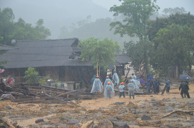 Yên Bái khẩn trương cứu hộ, tìm kiếm nạn nhân mất tích do mưa lũ ảnh 1