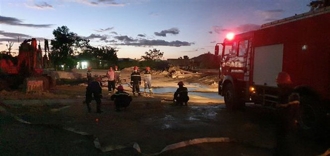 Bến Tre điều tra vụ cháy rụi kho chứa hàng gây thiệt hại hơn 7 tỷ đồng ảnh 1