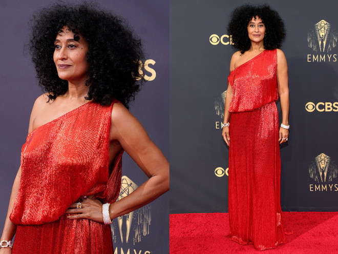 Tracee Ellis Ross thắp sáng thảm đỏ Emmy 2021 khi khoác lên người thiết kế đầm lệch vai dệt kim tuyến Haute Couture của nhà mốt Valentino cùng bộ nữ trang cao cấp của Tiffany & Co. Sao Hollywwood phủ kín thảm đỏ Emmy với đồ may đo cao cấp ảnh 4