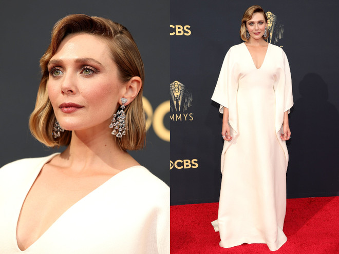Nữ diễn viên Elizabeth Olsen trong mẫu đầm lụa trắng tối giản nhưng hết mực sang trọng của The Row. Sao Hollywwood phủ kín thảm đỏ Emmy với đồ may đo cao cấp ảnh 17