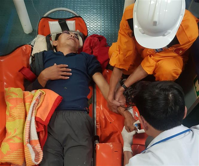 Cấp cứu kịp thời thuyền viên bị tai nạn trên vùng biển Hoàng Sa ảnh 1