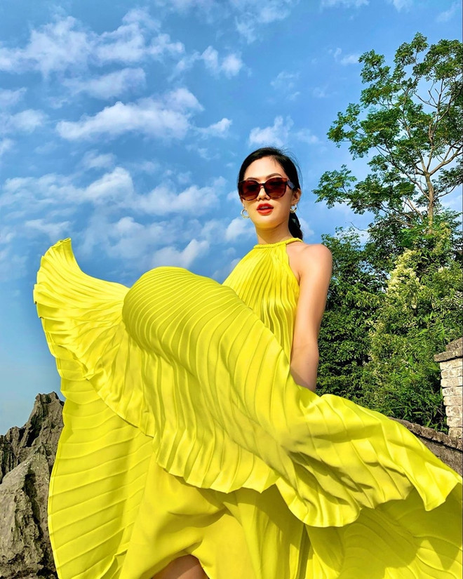 Dàn sao Việt đua nhau diện đầm yếm xếp ly “made in Vietnam" ảnh 2