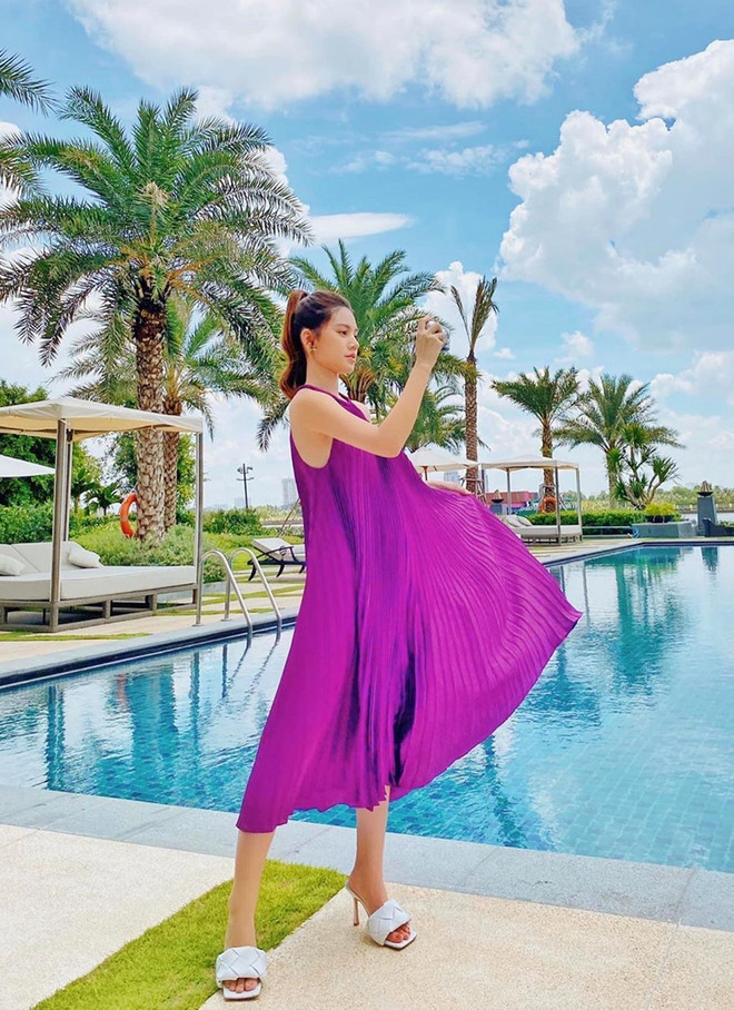 Dàn sao Việt đua nhau diện đầm yếm xếp ly “made in Vietnam" ảnh 7