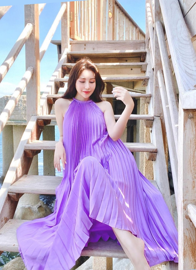 Dàn sao Việt đua nhau diện đầm yếm xếp ly “made in Vietnam" ảnh 3