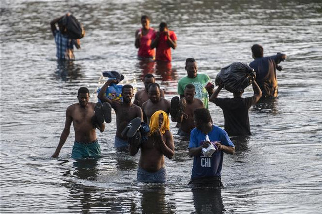 Người di cư Haiti. (Ảnh: AFP/TTXVN) Phát hiện hơn 100 người di cư Haiti trên đảo hoang gần Puerto Rico ảnh 1
