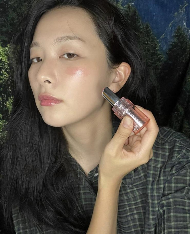 Những sắc son thời thượng được các sao Hàn Quốc ưu ái mùa Thu Đông ảnh 9