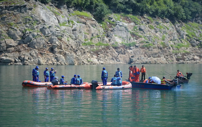 Chìm tàu du lịch tại Trung Quốc khiến 14 người mất tích ảnh 1