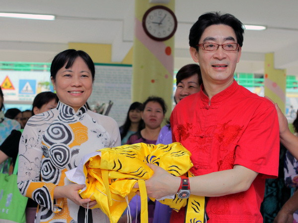 Lục Tiểu Linh Đồng ra sách mới và tìm hầu vương kế nhiệm ảnh 1