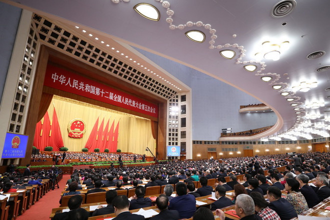 Một kỳ họp của Đại hội đại biểu Nhân dân toàn quốc Trung Quốc khóa XII tại Bắc Kinh. (Nguồn: THX/TTXVN) Trung Quốc xây dựng luật về hợp tác quốc tế trong chống tham nhũng ảnh 1