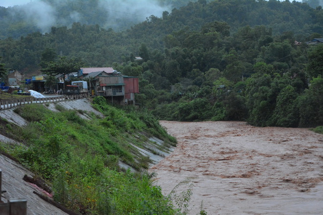 Người dân vùng rốn lũ Cà Là Pá từng bước ổn định cuộc sống ảnh 1
