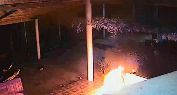 Bình Định bắt khẩn cấp 3 đối tượng ném xăng vào nhà dân gây cháy nổ ảnh 1