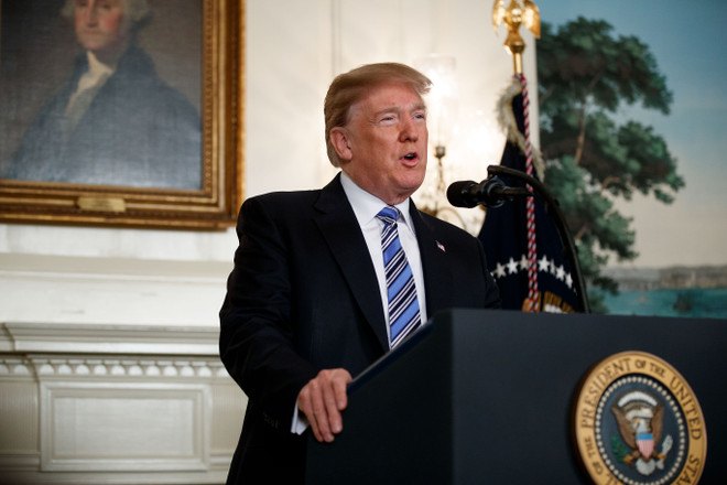 Tổng thống Mỹ ủng hộ các biện pháp kiểm tra lý lịch người mua súng ảnh 1