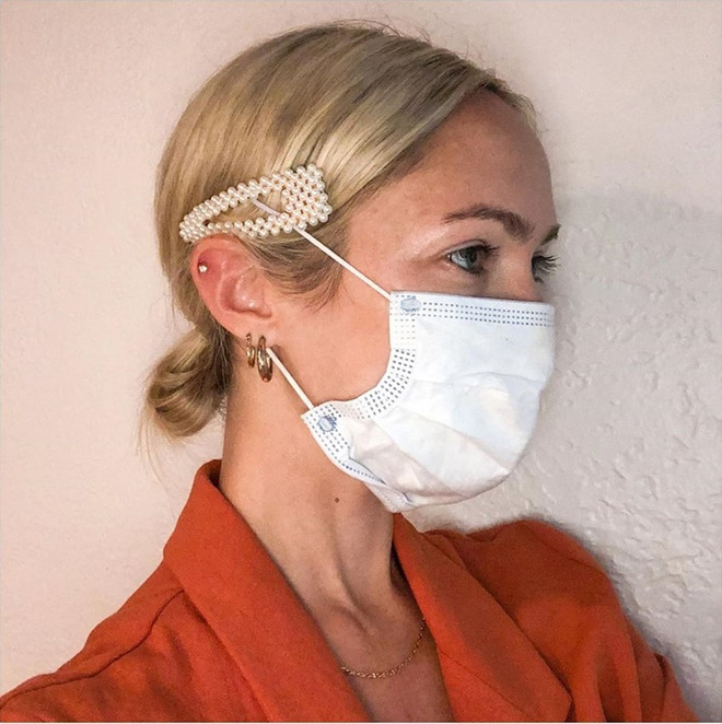 Bí quyết đeo khẩu trang để vừa không đau tai vừa xinh đẹp thần thái ảnh 1