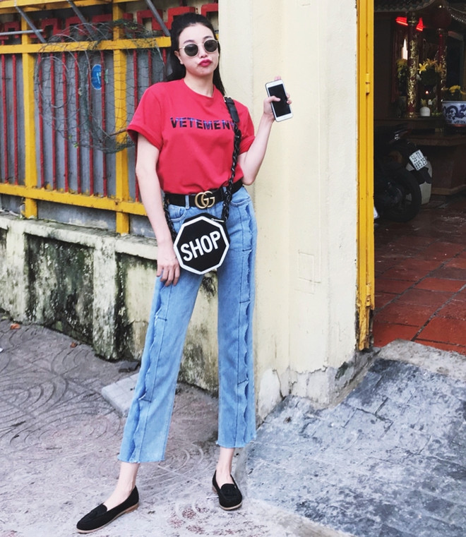 Gió mùa về, mỹ nhân Việt lăngxê áo len và váy dài tay xuống phố ảnh 12