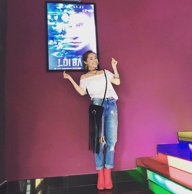 Gió mùa về, mỹ nhân Việt lăngxê áo len và váy dài tay xuống phố ảnh 15