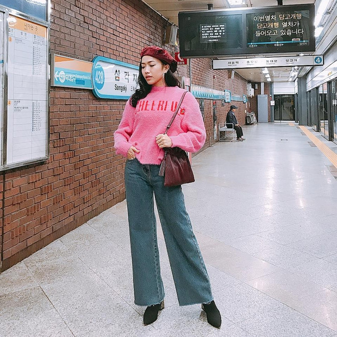 Gió mùa về, mỹ nhân Việt lăngxê áo len và váy dài tay xuống phố ảnh 6