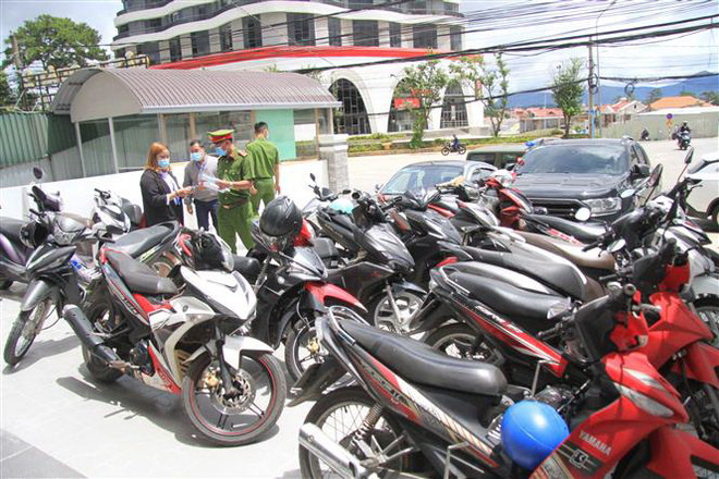 31 người tập trung tại công ty bất động sản, vi phạm việc phòng dịch ảnh 2