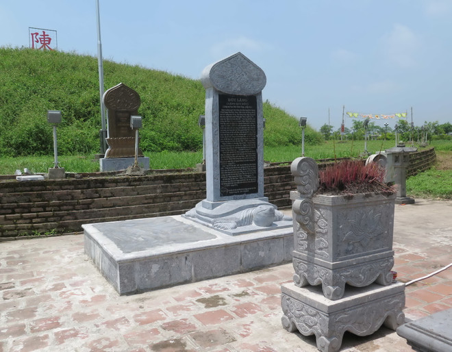 Đề nghị di dời 6 tấm bia "dựng chui" còn lại tại đền Trần Thái Bình ảnh 1