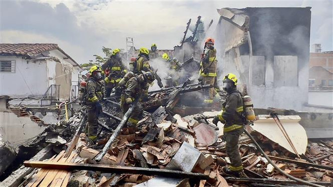 Colombia: Máy bay lao xuống khu dân cư khiến 8 người thiệt mạng ảnh 1