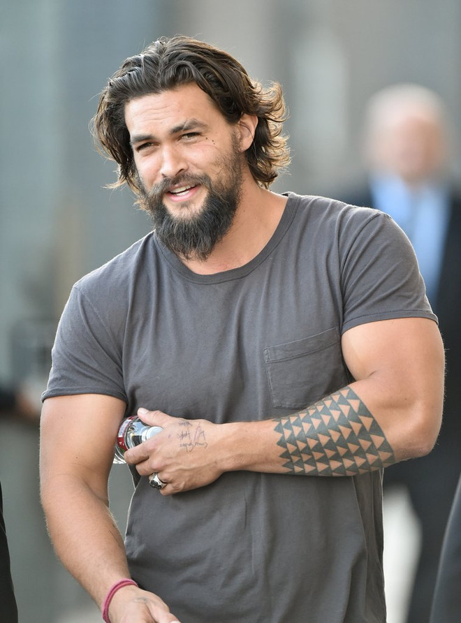 Jason Momoa: Siêu anh hùng của DC Comics ngoài đời thực ảnh 7