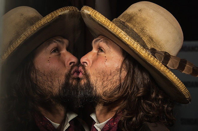 Jason Momoa: Siêu anh hùng của DC Comics ngoài đời thực ảnh 3