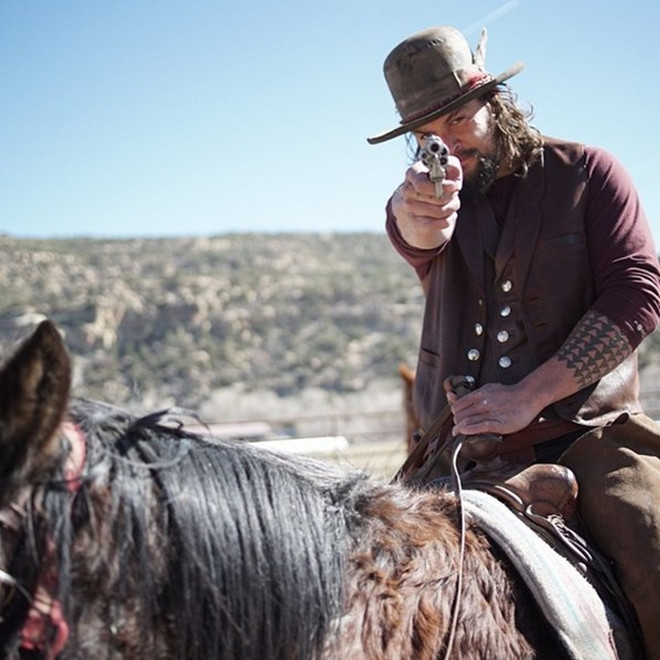 Jason Momoa: Siêu anh hùng của DC Comics ngoài đời thực ảnh 1