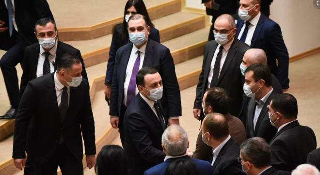Thủ tướng Irakli Garibashvili tại phiên họp Quốc hội. (Nguồn: rferl.org) Quốc hội Gruzia thông qua nội các mới tại phiên họp đặc biệt ảnh 1