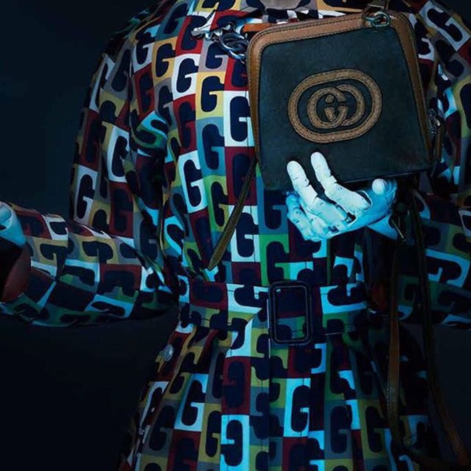 Robot Sophia ngồi "ngang hàng" với các ngôi sao trong show thời trang ảnh 11