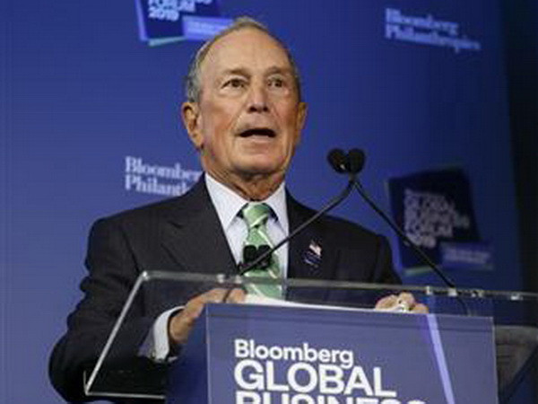 cựu Thị trưởng thành phố New York Michael Bloomberg. (Nguồn: AFP/TTXVN) Cựu Phó Tổng thống Biden chào đón đối thủ tiềm tàng Bloomberg ảnh 1