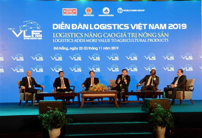 Các đại biểu tham gia phiên thảo luận chủ đề ''Logistics hỗ trợ nâng cao giá trị nông sản''. (Ảnh: Quốc Dũng/TTXVN) Tạo lập môi trường kinh doanh thông thoáng cho hoạt động logistics ảnh 2