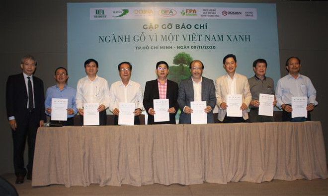 Ký cam kết thúc đẩy phát triển ngành gỗ Việt Nam theo hướng bền vững ảnh 1